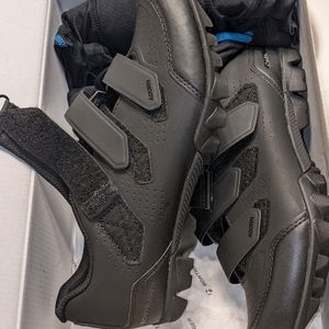 Like New Bontrager Adorn Women's Spin bicycle tennis shoe size 10.5 with clips